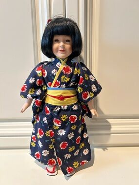 Mann's Collectible Porcelain Doll NOBU Oriental Doll Japanese tradition dress